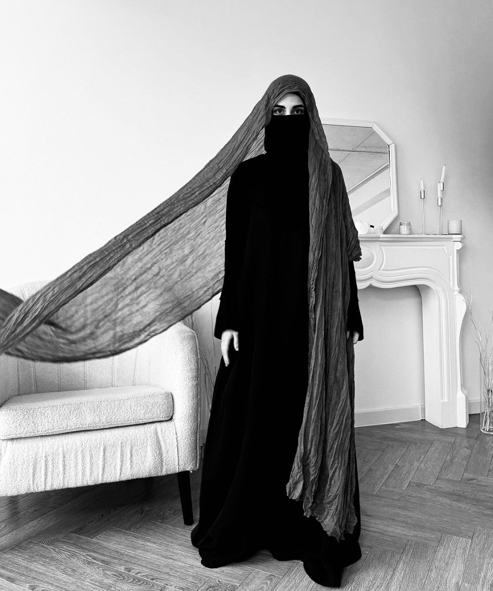 How to Elevate Your Hijab Look with Minimalist Accessories